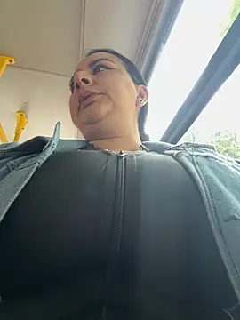 Abril Luv online show from 11.28.25