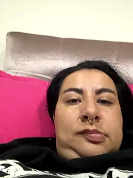 Abril Luv online show from 01.06.26