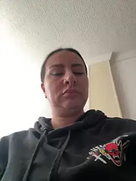 Abril Luv online show from 02.26.26