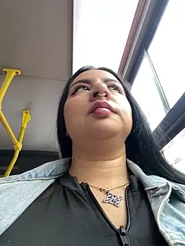 Abril Luv online show from 04.10.26