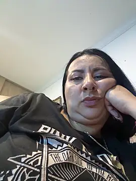 Abril Luv online show from 05.15.26