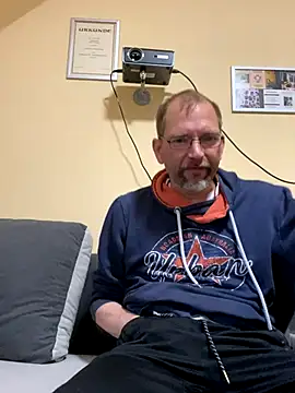 Snapshot of ScarfaceZero chatting on 10.25.25 ScarfaceZero online show from 10.25.25