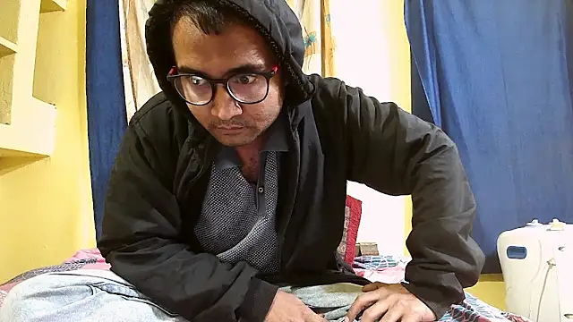 Cute boy2000 online show from 12.31.24