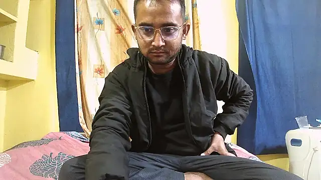 Cute boy2000 online show from 01.24.25