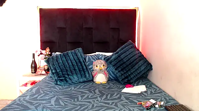 Snapshot of CancerGodessX chatting on 10.05.25 CancerGodessX online show from 10.05.25