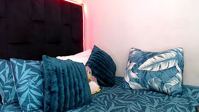 Snapshot of CancerGodessX chatting on 10.10.25 CancerGodessX online show from 10.10.25