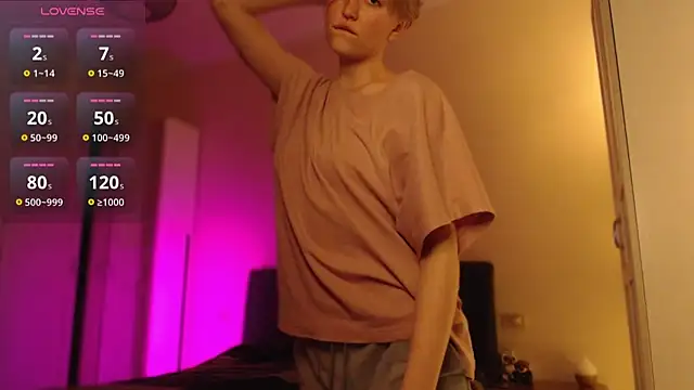 Snapshot of iilovetomatoes chatting on 02.12.26 iilovetomatoes online show from 02.12.26