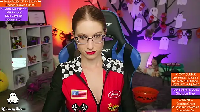 Snapshot of TheLaceyBloom chatting on 10.30.25 TheLaceyBloom online show from 10.30.25