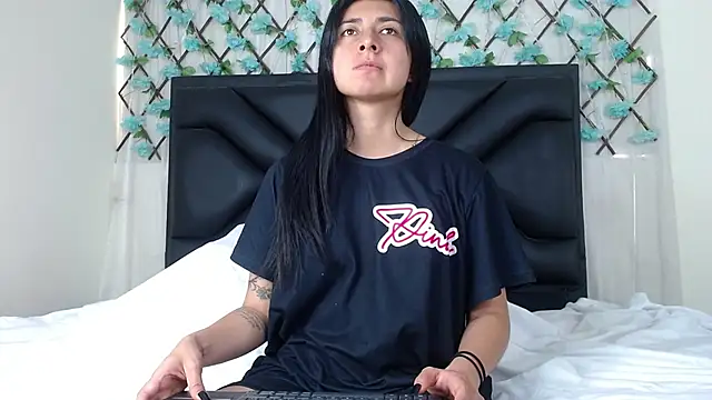 Snapshot of EmmaWilliamss chatting on 10.02.25 EmmaWilliamss online show from 10.02.25