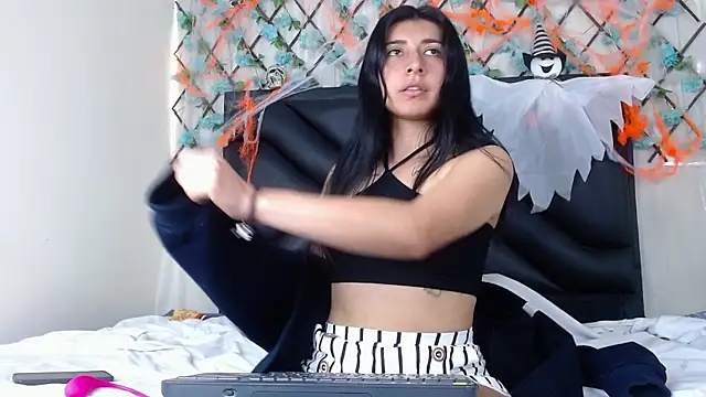 Snapshot of EmmaWilliamss chatting on 10.29.25 EmmaWilliamss online show from 10.29.25