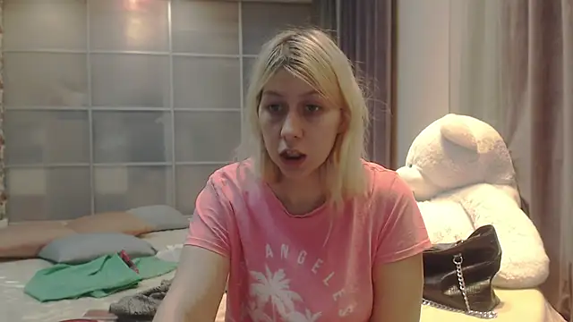 Snapshot of KyliePag chatting on 02.28.25 KyliePag online show from 02.28.25