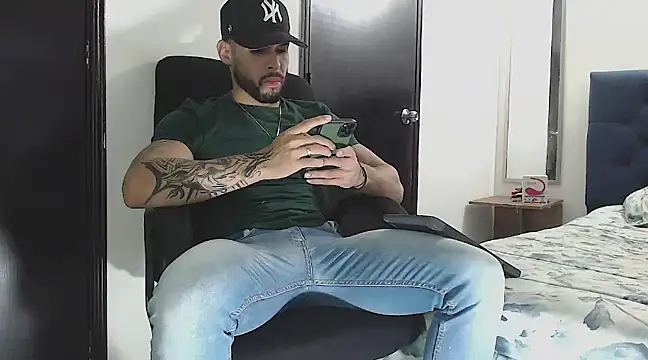 Snapshot of danielconor_26 chatting on 12.28.24 danielconor 26 online show from 12.28.24