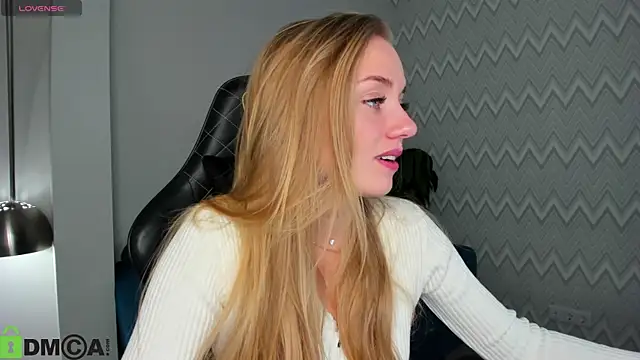 Snapshot of Barbie_Lis chatting on 10.20.25 Barbie Lis online show from 10.20.25