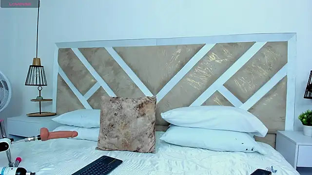 Snapshot of ZiaCalifa chatting on 02.28.26 ZiaCalifa online show from 02.28.26