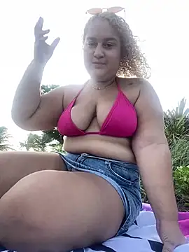 Snapshot of MinaBoss chatting on 02.10.25 MinaBoss online show from 02.10.25