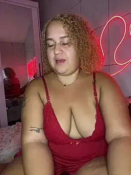 Snapshot of MinaBoss chatting on 02.11.25 MinaBoss online show from 02.11.25