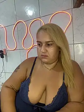 Snapshot of MinaBoss chatting on 02.14.25 MinaBoss online show from 02.14.25