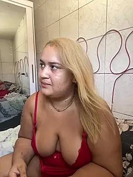 Snapshot of MinaBoss chatting on 02.14.25 MinaBoss online show from 02.14.25