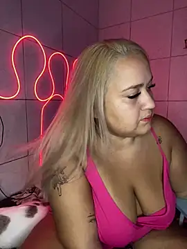 Snapshot of MinaBoss chatting on 02.20.25 MinaBoss online show from 02.20.25