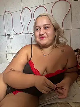 Snapshot of MinaBoss chatting on 03.06.25 MinaBoss online show from 03.06.25