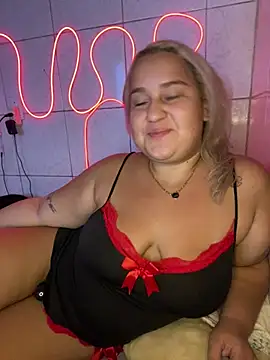 Snapshot of MinaBoss chatting on 03.10.25 MinaBoss online show from 03.10.25