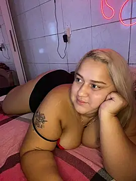 Snapshot of MinaBoss chatting on 03.12.25 MinaBoss online show from 03.12.25