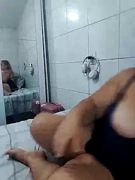 Snapshot of MinaBoss chatting on 09.10.25 MinaBoss online show from 09.10.25