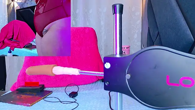 Snapshot of NathaxaLeans chatting on 09.18.25 NathaxaLeans online show from 09.18.25