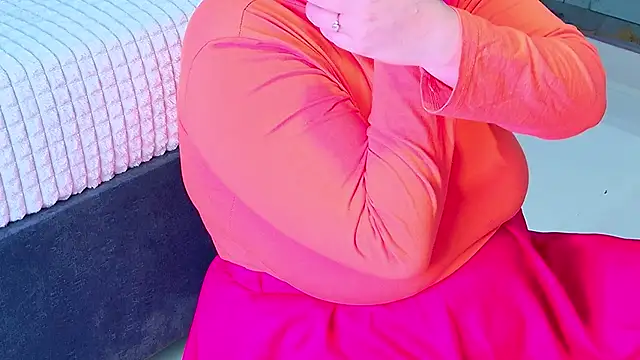 Snapshot of NathaxaLeans chatting on 10.17.25 NathaxaLeans online show from 10.17.25