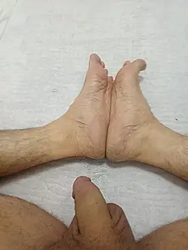 Snapshot of Hardapple01 chatting on 10.19.25 Hardapple01 online show from 10.19.25