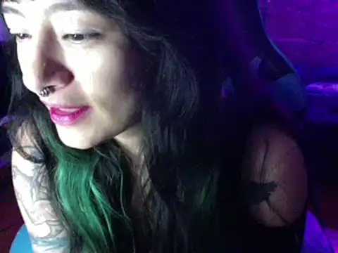 Snapshot of AngelaQueen_ chatting on 01.07.25 AngelaQueen online show from 01.07.25