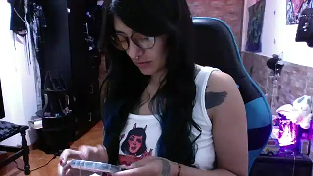 Snapshot of AngelaQueen_ chatting on 09.14.25 AngelaQueen online show from 09.14.25