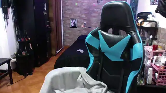 AngelaQueen  online show from 11.13.25