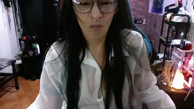 AngelaQueen  online show from 11.30.25