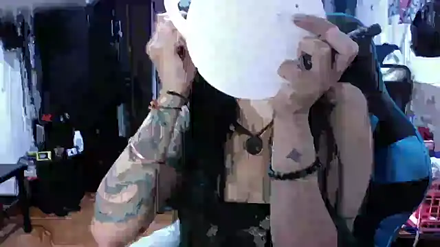 AngelaQueen  online show from 12.16.25