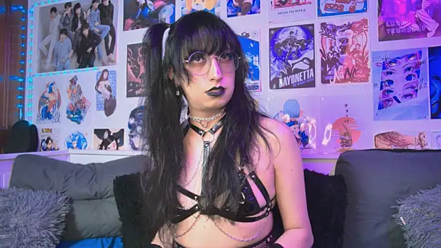 Snapshot of snowblack_ chatting on 09.28.25 snowblack online show from 09.28.25