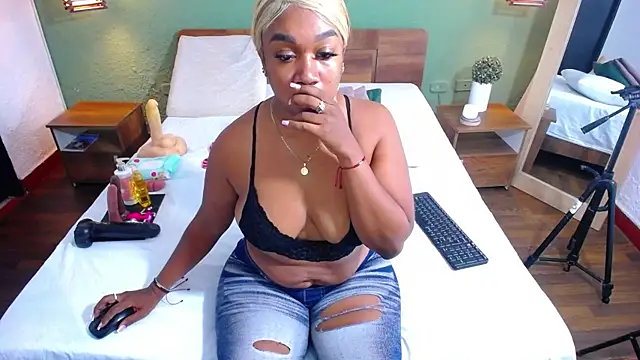 Snapshot of dannaahbrown chatting on 12.11.24 dannaahbrown online show from 12.11.24