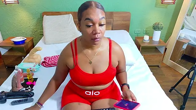 Snapshot of dannaahbrown chatting on 02.12.25 dannaahbrown online show from 02.12.25