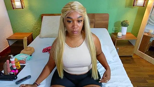 Snapshot of dannaahbrown chatting on 03.05.25 dannaahbrown online show from 03.05.25