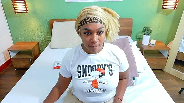 Snapshot of dannaahbrown chatting on 03.11.25 dannaahbrown online show from 03.11.25
