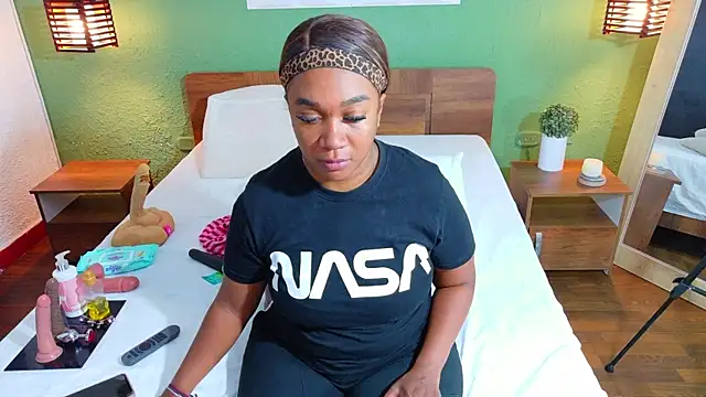 Snapshot of dannaahbrown chatting on 09.11.25 dannaahbrown online show from 09.11.25