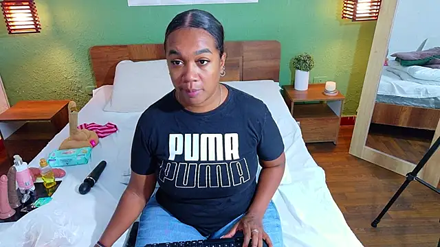 dannaahbrown online show from 10.19.25