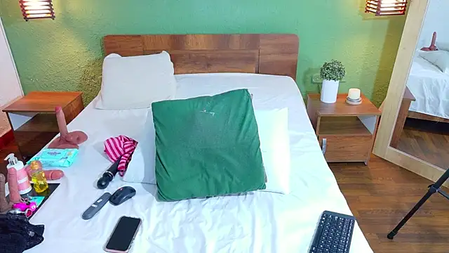 dannaahbrown online show from 10.27.25