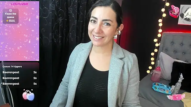 Snapshot of Isabella_lt chatting on 02.14.25 Isabella lt online show from 02.14.25