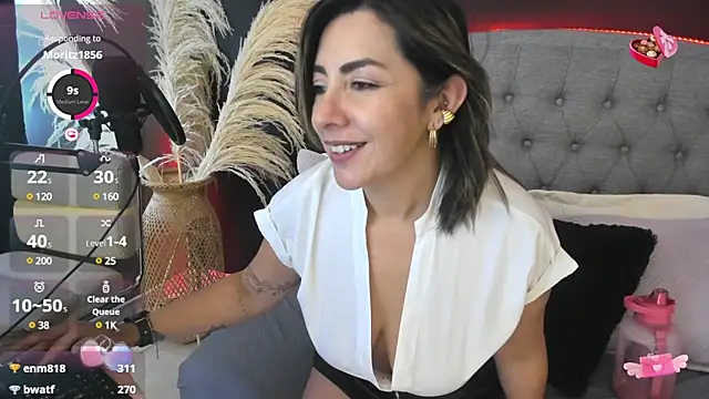 Snapshot of Isabella_lt chatting on 02.25.25 Isabella lt online show from 02.25.25