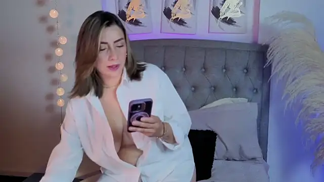 Snapshot of Isabella_lt chatting on 09.25.25 Isabella lt online show from 09.25.25