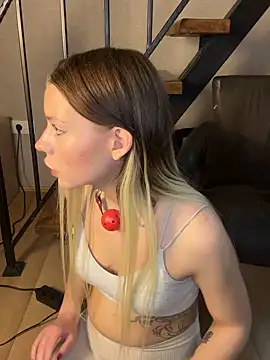 KittyKatyDream online show from 12.28.24