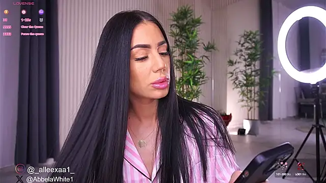 Snapshot of Abbela_White chatting on 01.19.25 Abbela White online show from 01.19.25