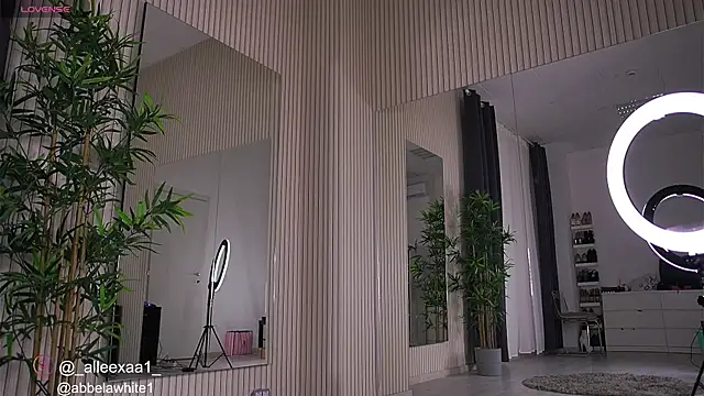 Snapshot of Abbela_White chatting on 02.19.25 Abbela White online show from 02.19.25