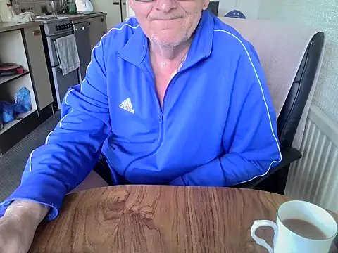 Snapshot of daddyflash chatting on 06.11.26 daddyflash online show from 06.11.26